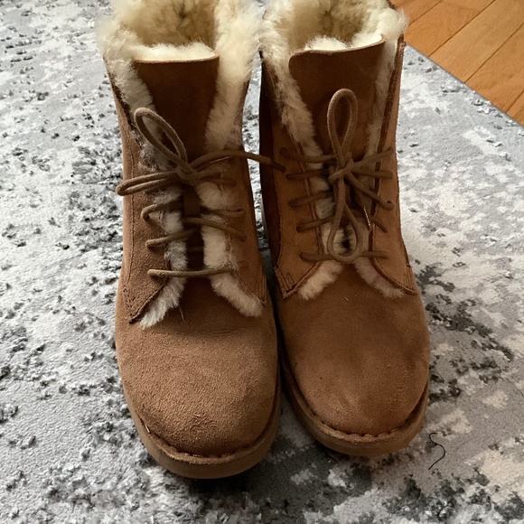 UGG boots - Picture 1 of 3
